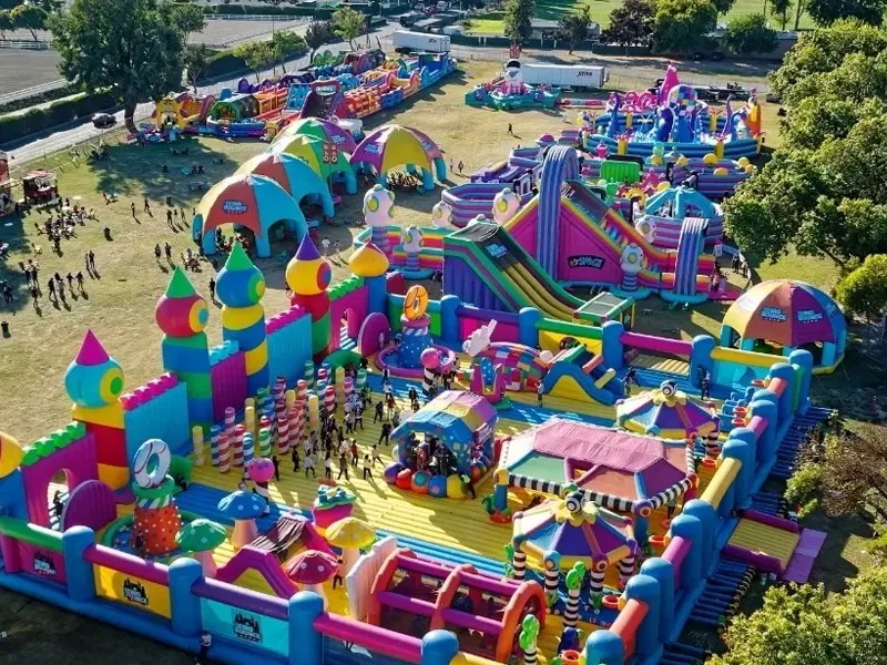 Melyik ponyvaanyag alkalmasabb hosszú távú kültéri használatra?