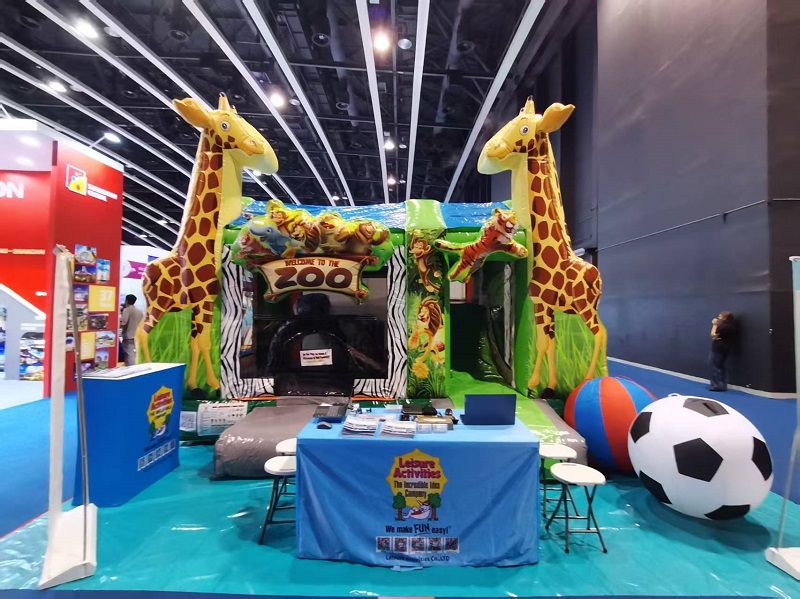 A Leisure Activities® elhozza az állatkertet az IAAPA EXPO ASIA kiállításra egy látványos 4 méteres felfújható ugrálóvárral A Leisure Activities® elhozza az állatkertet az IAAPA EXPO ASIA kiállításra egy látványos 4 méteres felfújható ugrálóvárral